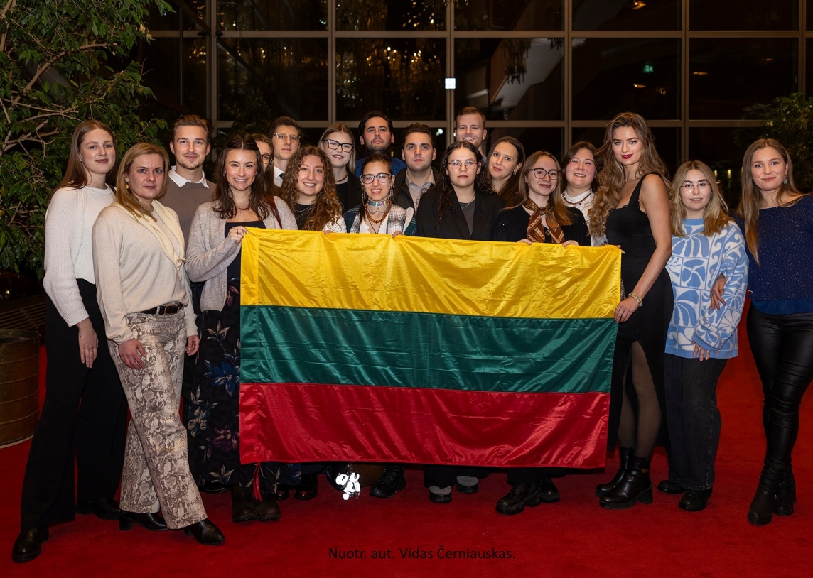 Atminties ir bendrystės keliu