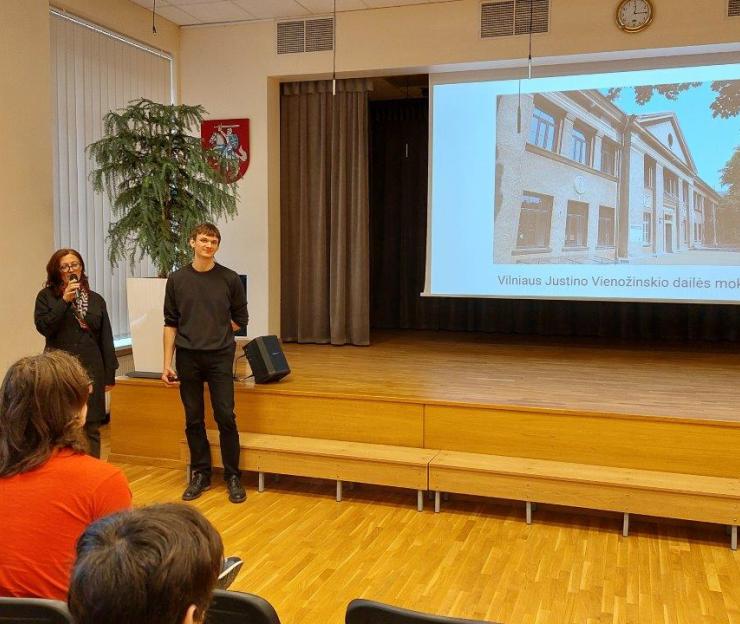 Vilniaus lietuvių namuose Vilniaus Justino Vienožinskio dailės mokyklos absolventų paroda