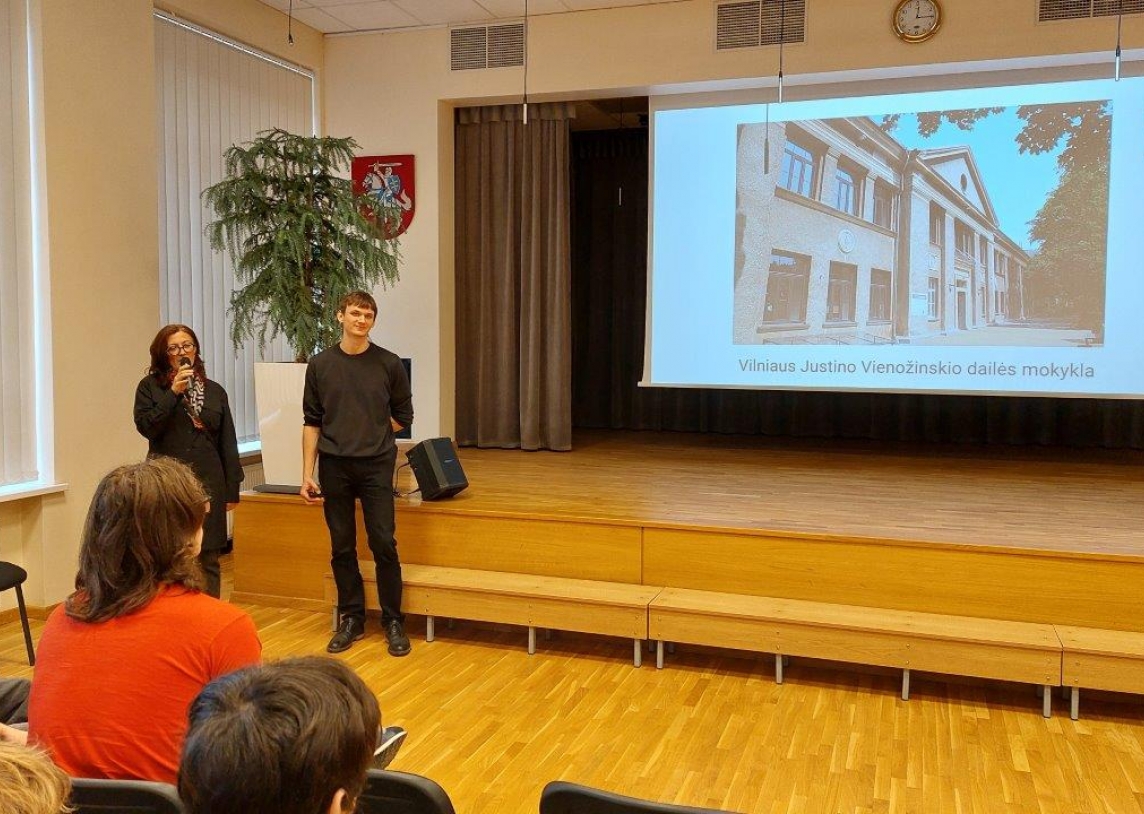 Vilniaus lietuvių namuose Vilniaus Justino Vienožinskio dailės mokyklos absolventų paroda