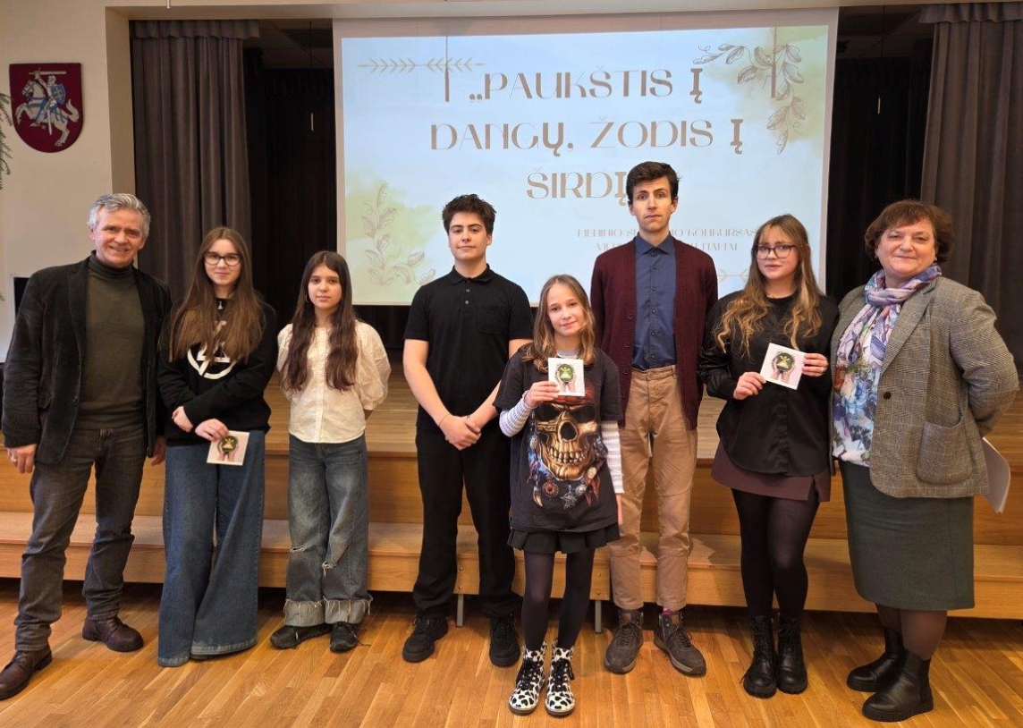 Meninio skaitymo konkursas ,,Paukštis į dangų, žodis į širdį“