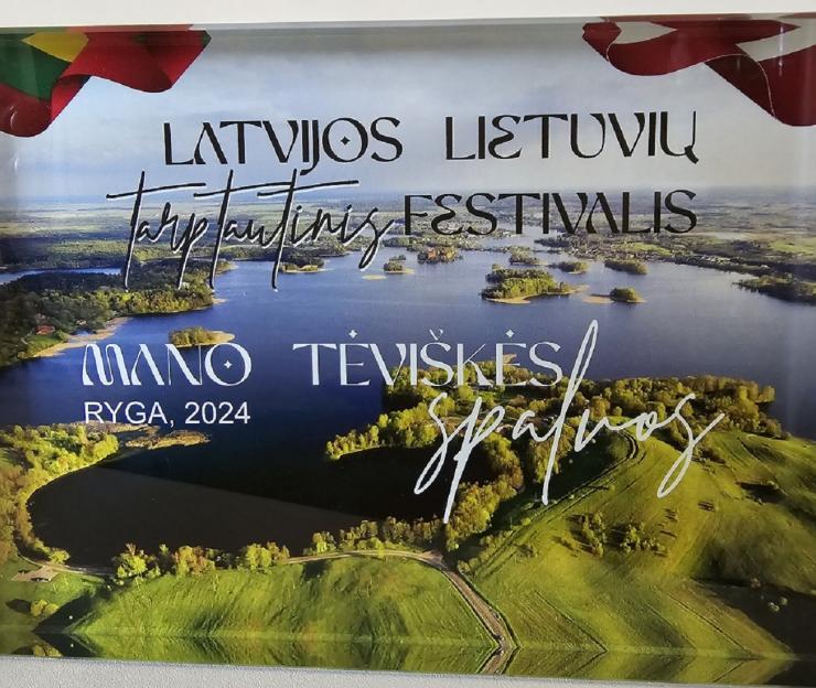 Gimnazijos liaudiškų šokių kolektyvas „Volungė“ dalyvavo tarptautiniame šokių ir dainų festivalyje „Mano tėviškės spalvos“