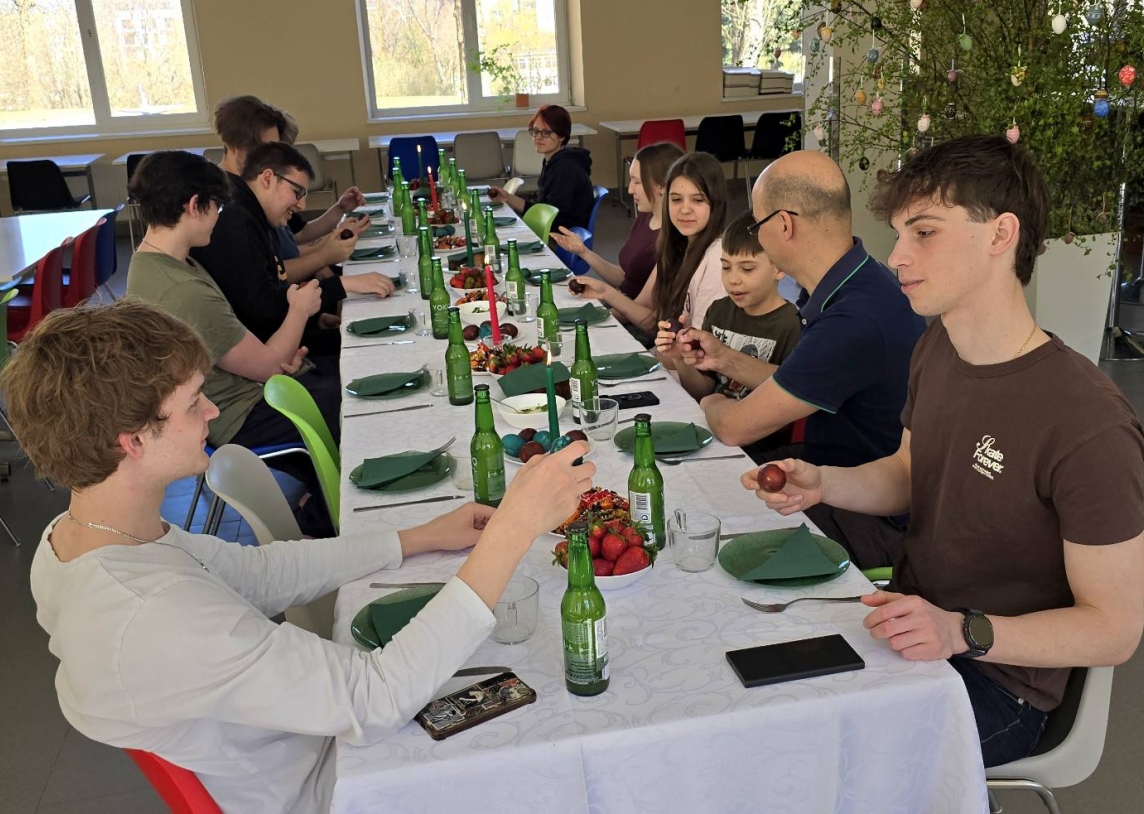 Šventų Velykų belaukiant gimnazijos bendrabutyje